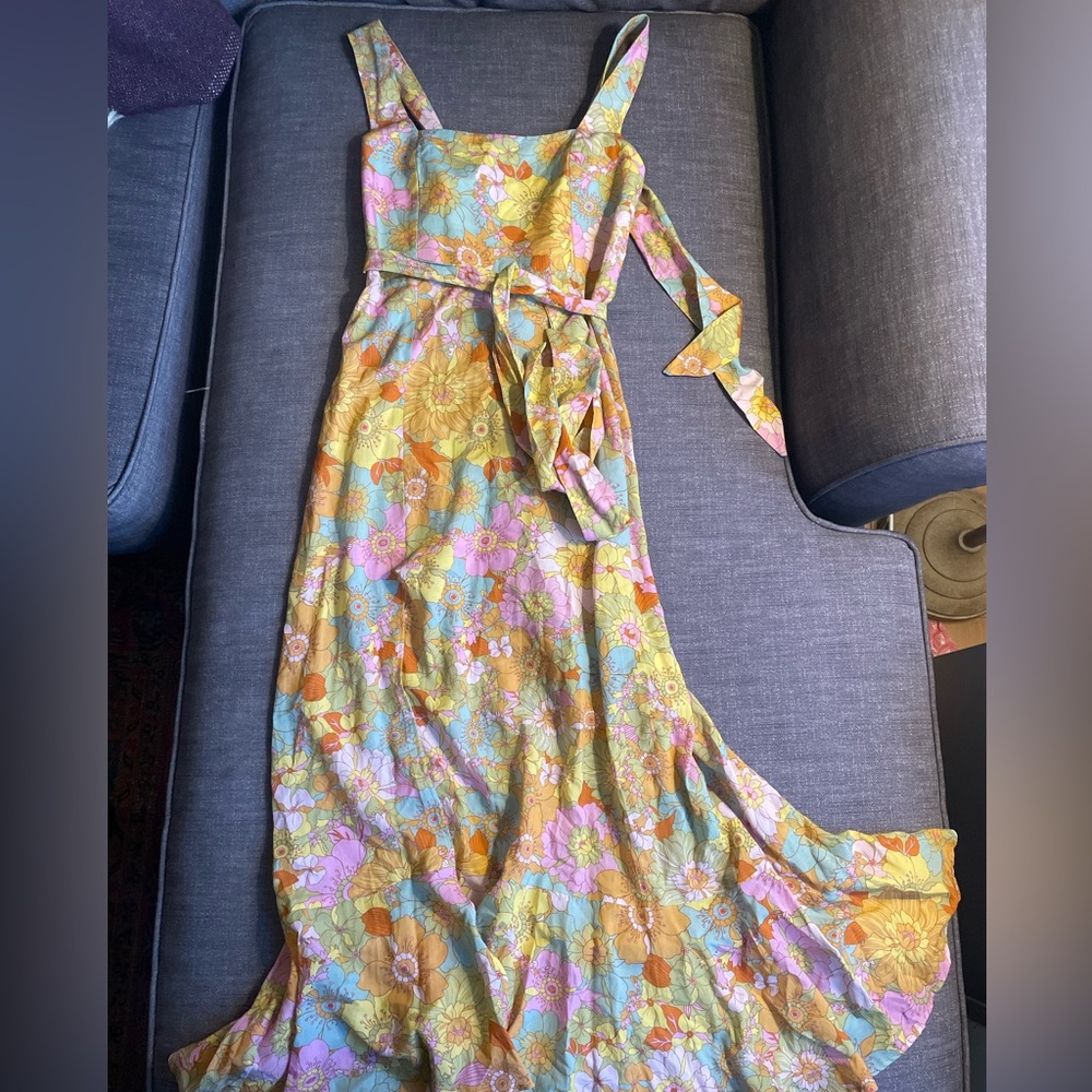 Show Me Your Mumu
Claire Midi Dress
In Groovy Blooms